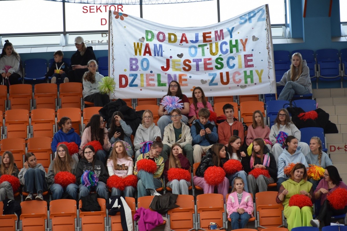 Transparent z napisem Dodajemy wam otuchy bo jesteście dzielne zuchy