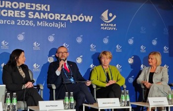 Jakub Jakubowski z Burmistrz Ogrodzieńca - Anną Pilarczyk, Radną Województwa Warmińsko-Mazurskiego - Bożenną Ulewicz oraz Minister Kultury - Bożeną Żelazowską.