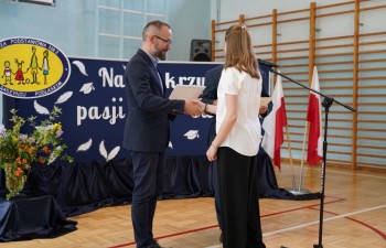Wręczenie dyplomów w Szkole Podstawowej nr 2
