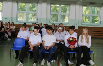 Pożegnanie klas 8 w budynku Szkoły Podstawowej nr 2 przy ul. Sitkowskiego