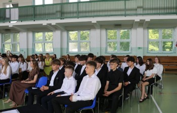 Pożegnanie klas 8 w budynku Szkoły Podstawowej nr 2 przy ul. Sitkowskiego