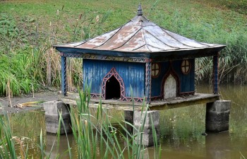Domek na wodzie w założeniu Pałacowo-Parkowym. Fot. Anna Małoszewska
